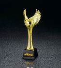 Heart And Wing Custom Khắc Trophy Chất liệu Resin Tình yêu và Biểu hiện Trong Văn phòng